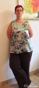 Bluse und Hose am Model