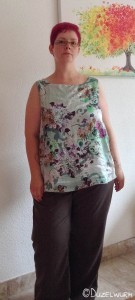 Bluse und Hose am Model